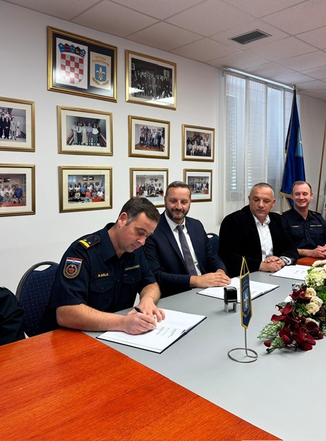 Potpisan novi kolektivni ugovor između Javne vatrogasne postrojbe (JVP) Podstrana i Općine Podstrana